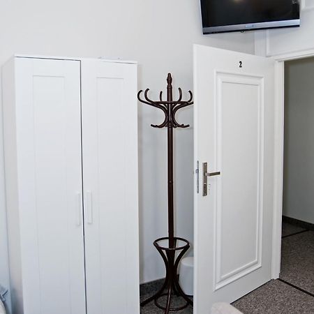 Rodmos Hostel Lublin Buitenkant foto