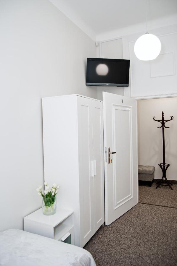 Rodmos Hostel Lublin Buitenkant foto