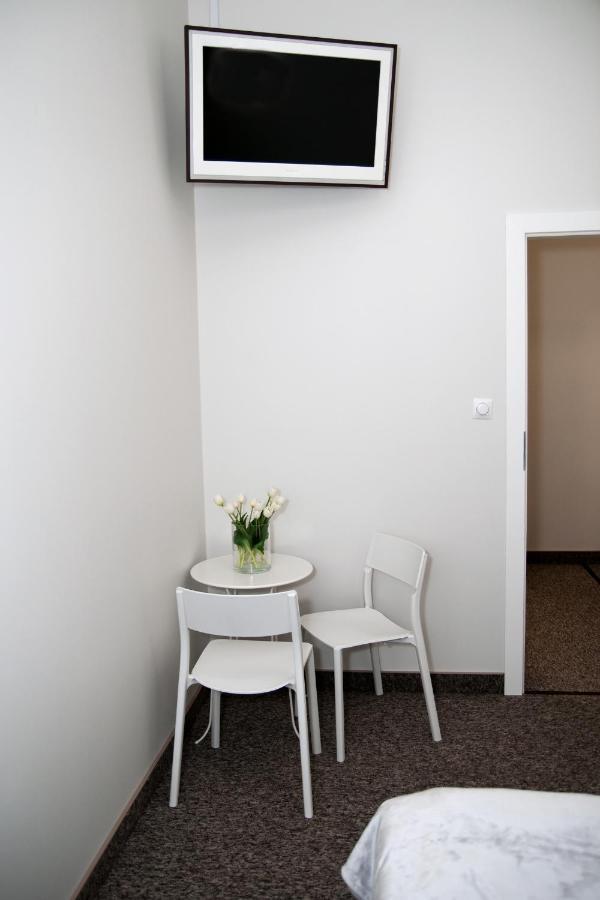 Rodmos Hostel Lublin Buitenkant foto