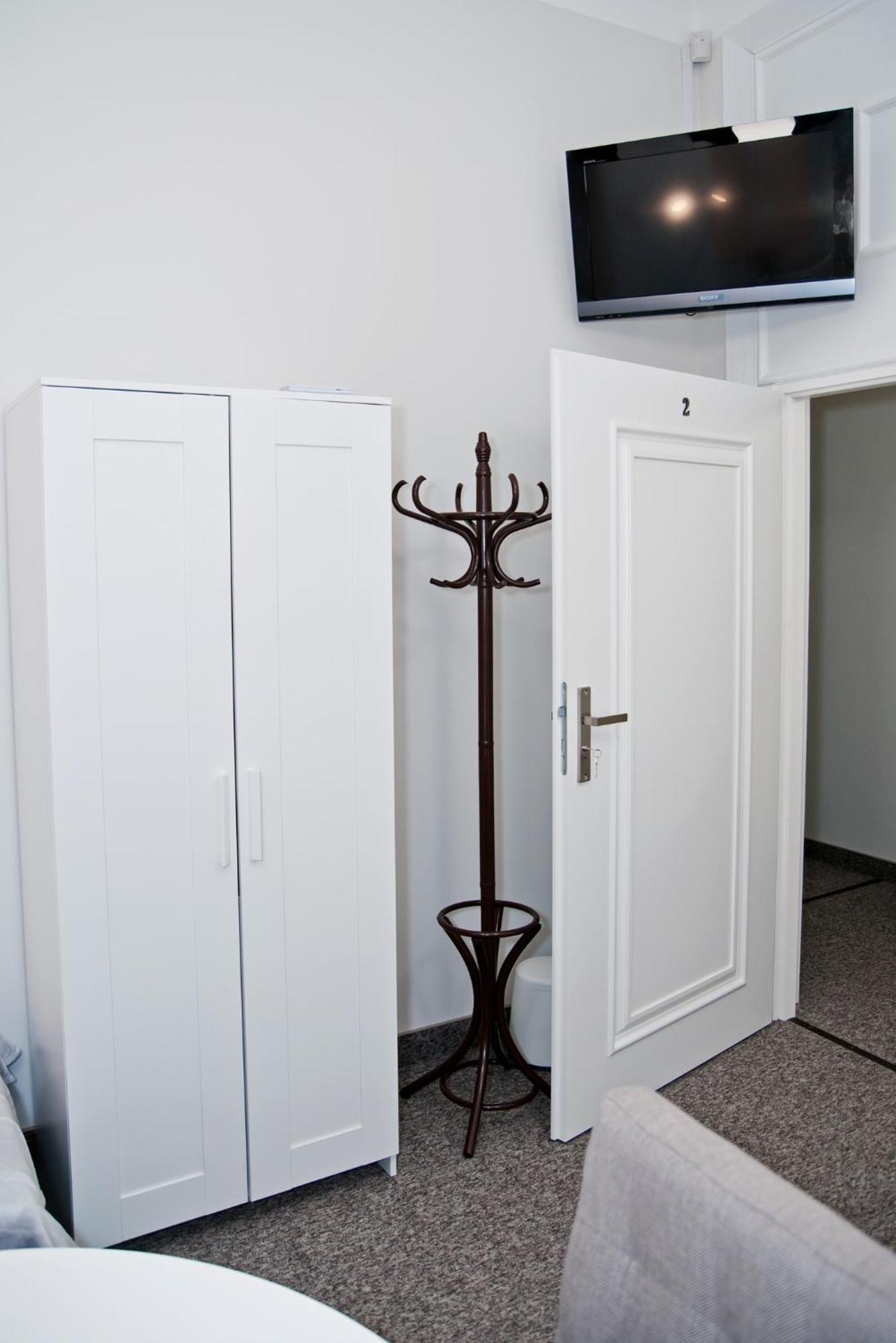 Rodmos Hostel Lublin Buitenkant foto